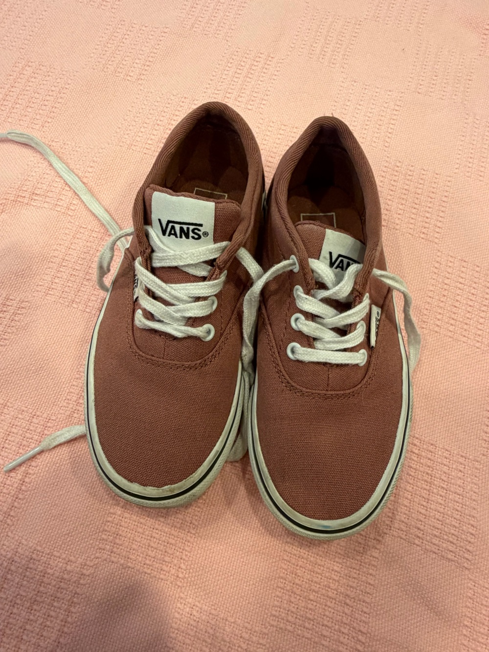 Vans Classic Low Top Sneakers in Dusty Rose